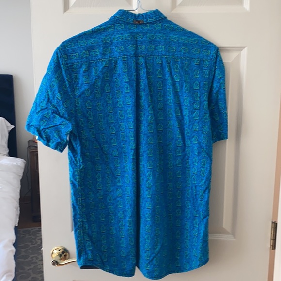 Vans blue with green fish short sleeve button down - Picture 3 of 4